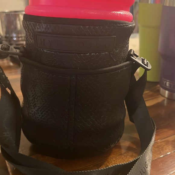 2 Hydrojugs with carrying covers. Never used. - Picture 2 of 4